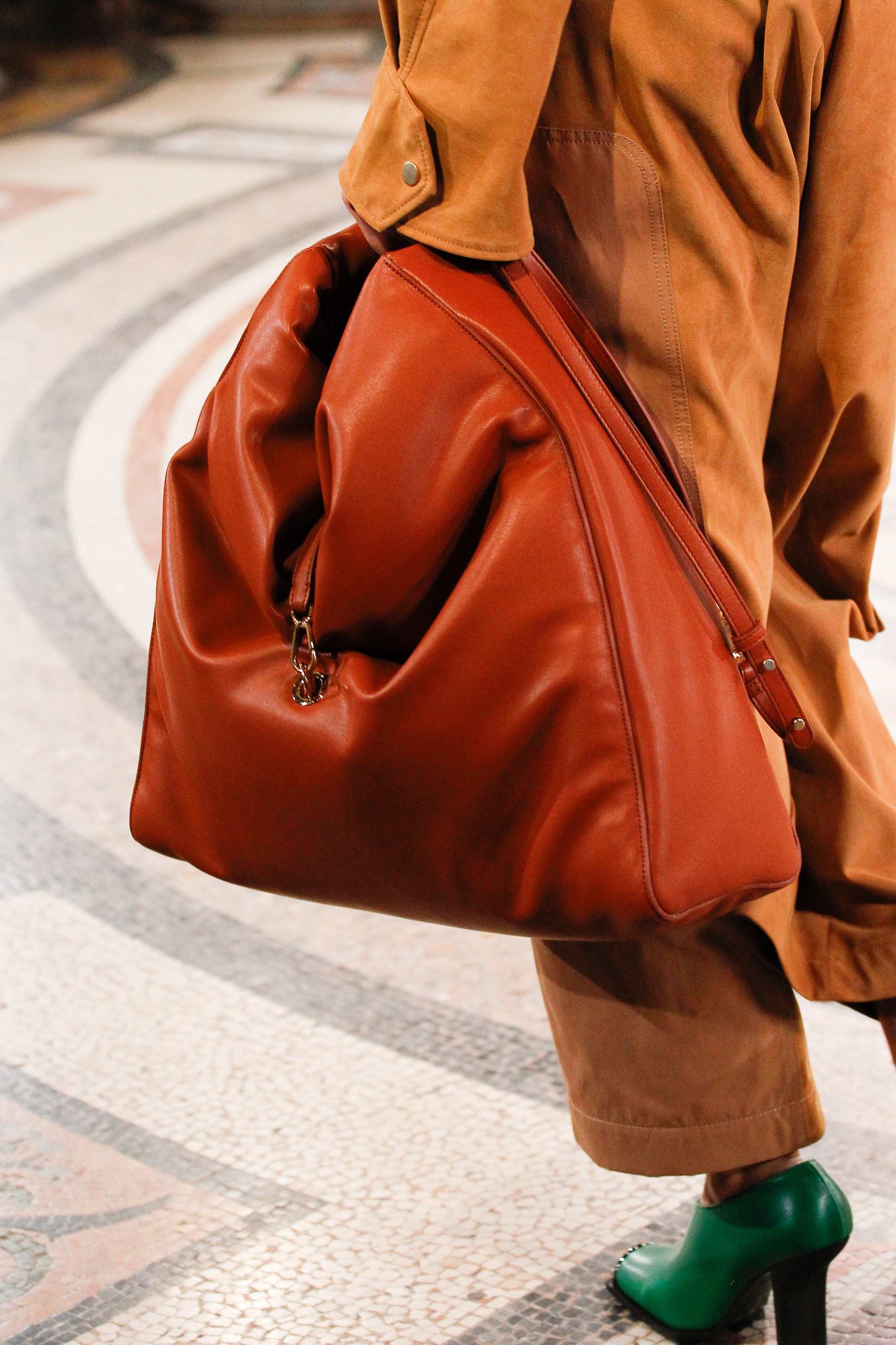 коричневая сумка Stella McCartney